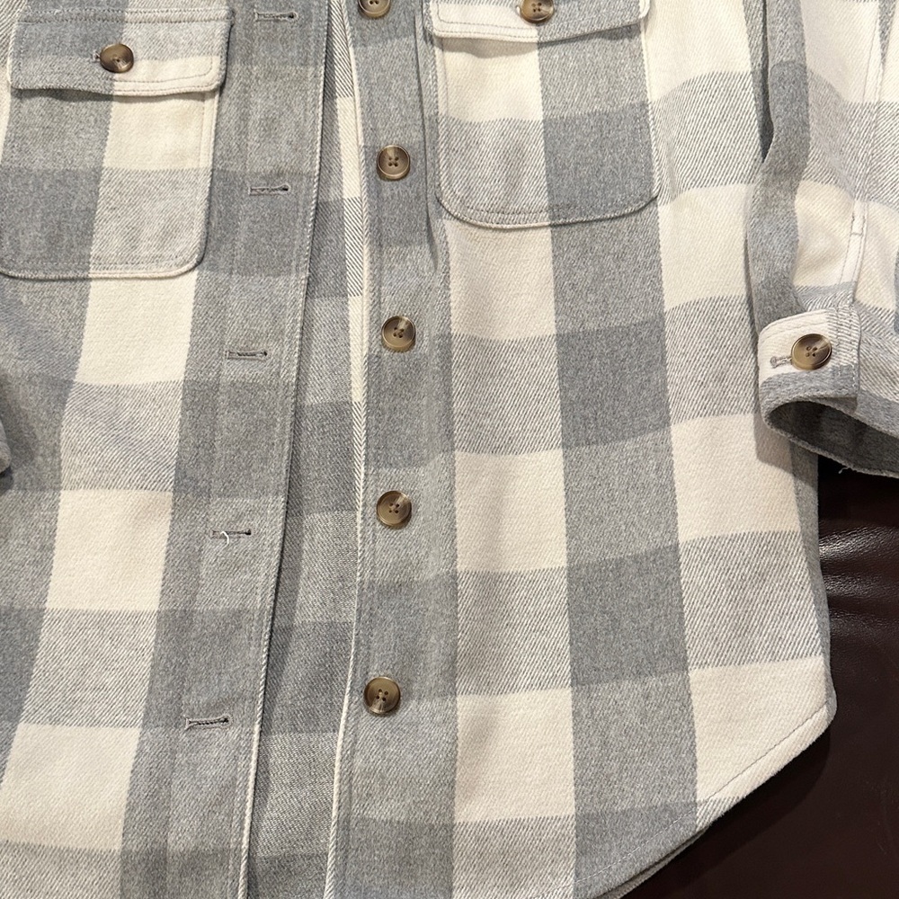 Old Navy Gray and White Plaid Button Down Shirt - Picture 5 of 5